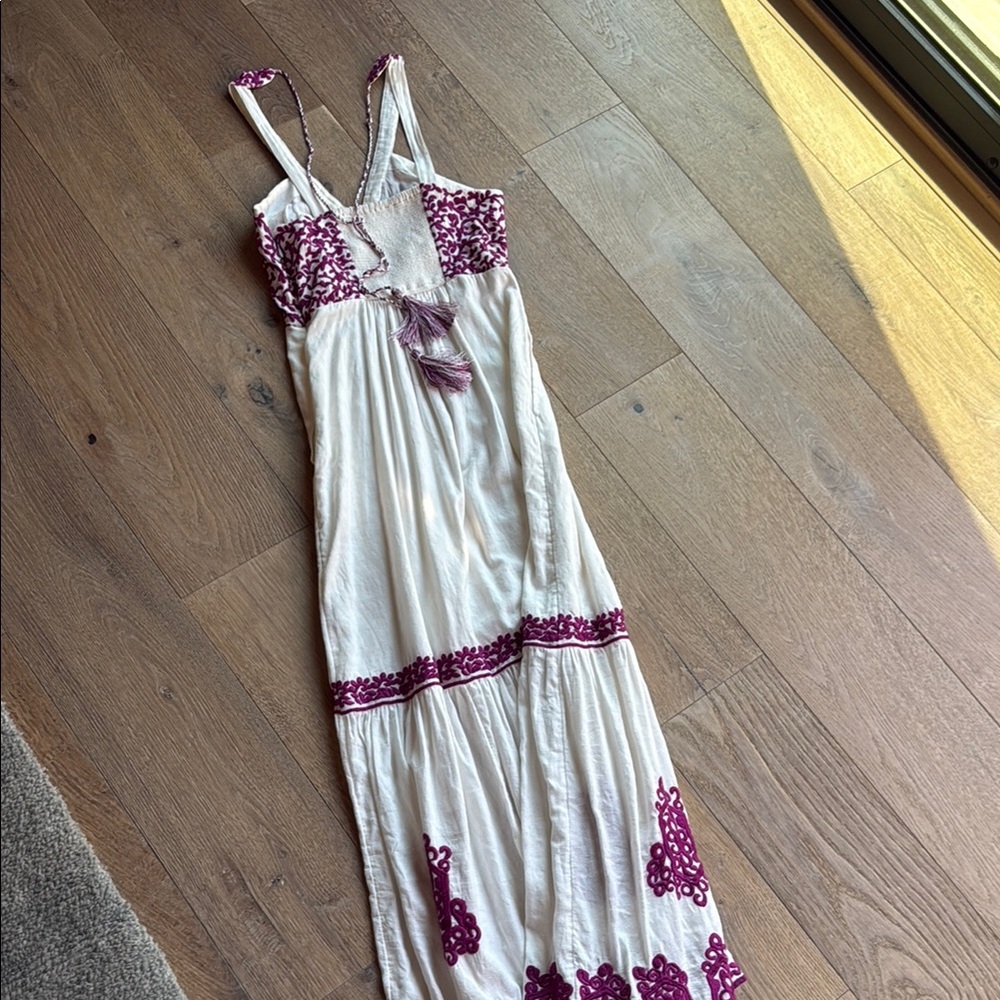 Elegant White and Purple Maxi Dress - Picture 3 of 5